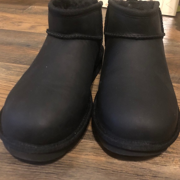 UGGS - Picture 1 of 5